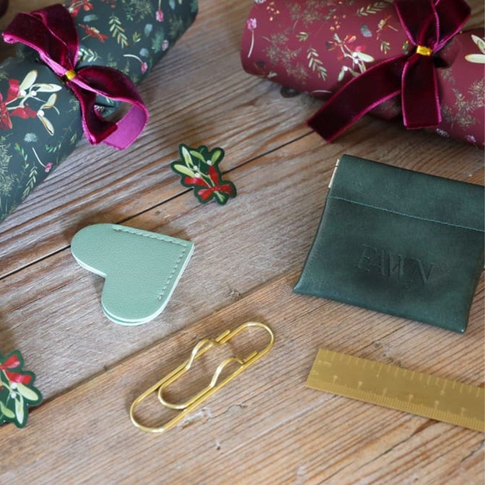 Fawn Luxury Christmas Crackers Box of 6 &Keep