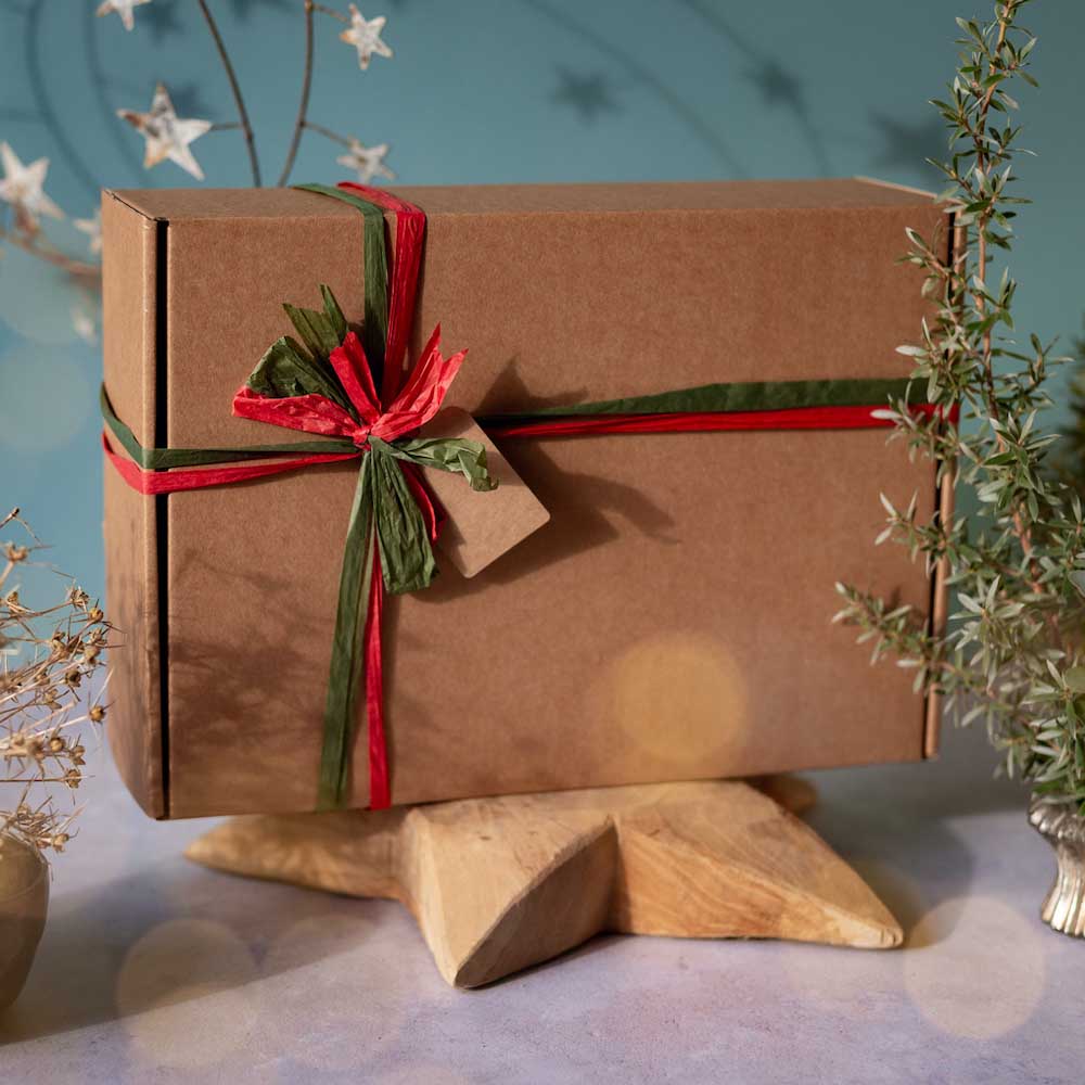Gift Box & Raffia